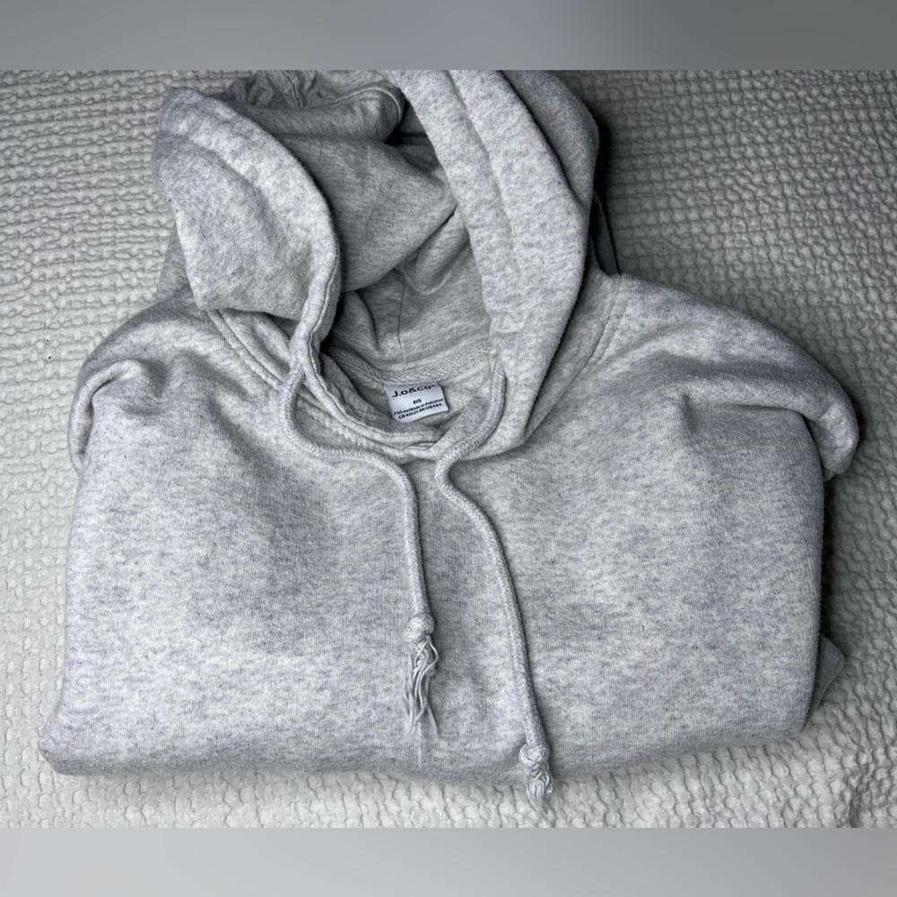 J.O & CO grey cropped raw hem hoodie